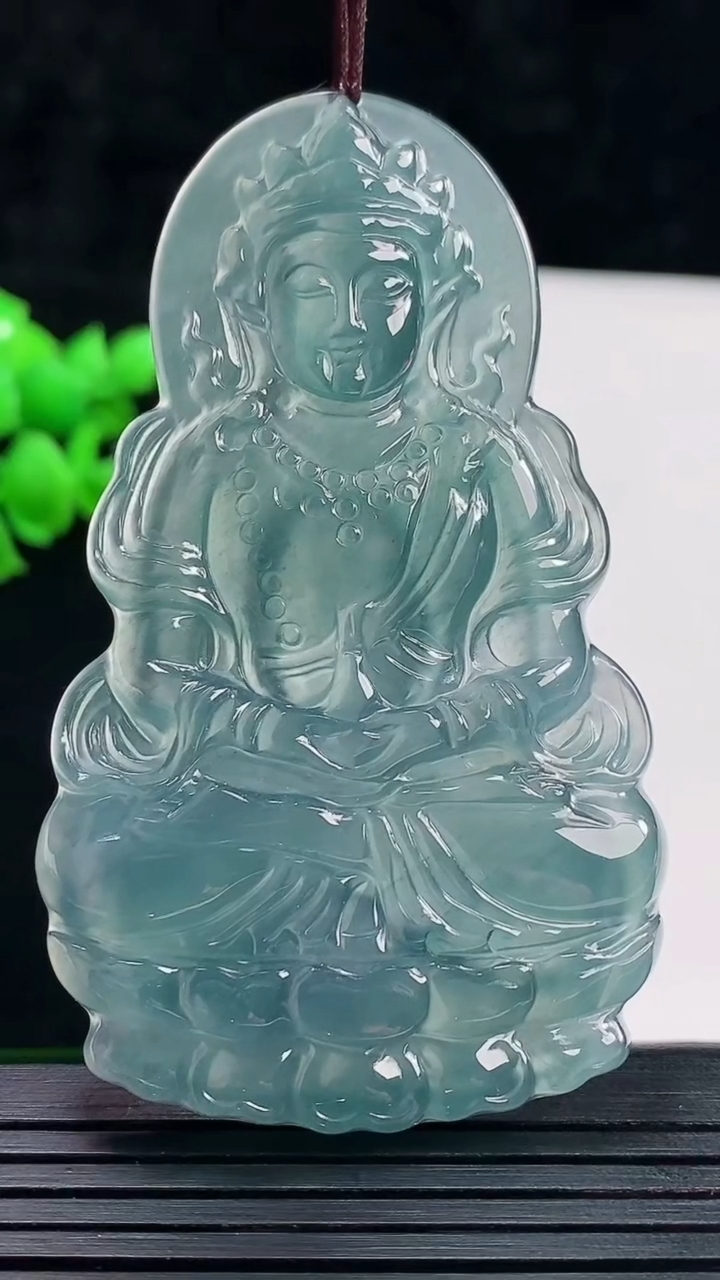 天然A货翡翠蓝水度母菩萨吊坠，尺寸66.3-40-5.5重量:24.86g
5月28日