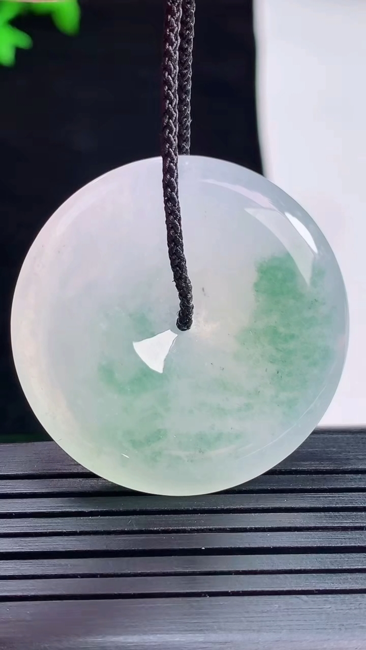 天然A货翡翠冰种飘花平安扣吊坠，尺寸36-5.5重量:14.88g
5月28日