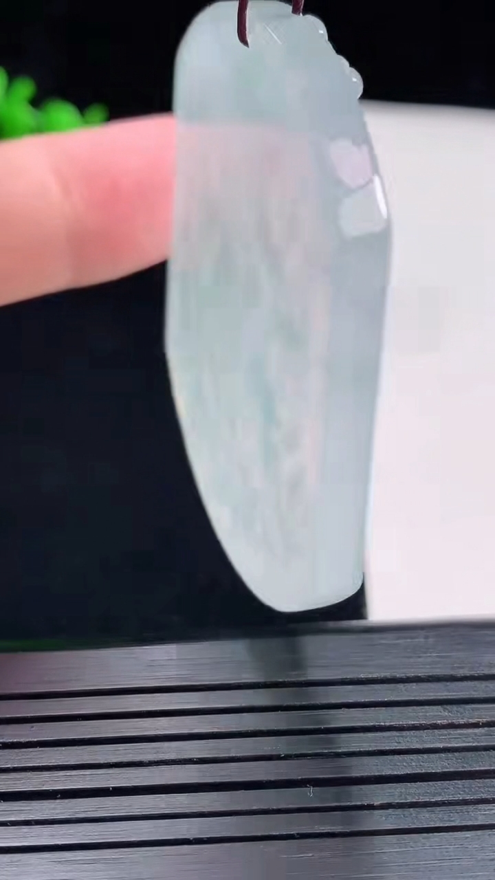 天然A货翡翠麒麟吊坠，尺寸50.6-43-6重量:27.40g
5月28日