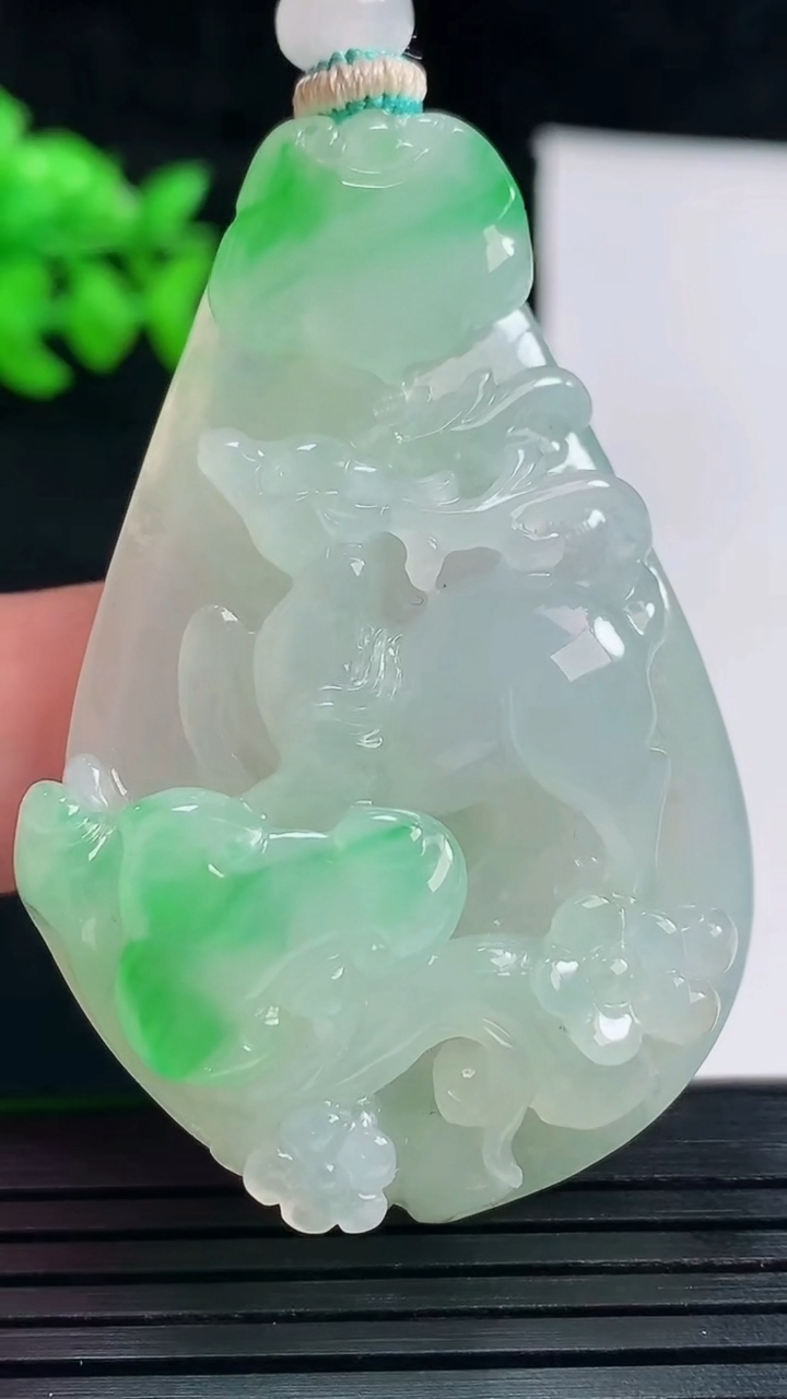 天然A货翡翠生肖羊吊坠，尺寸53-35-14重量:34.74g
5月28日