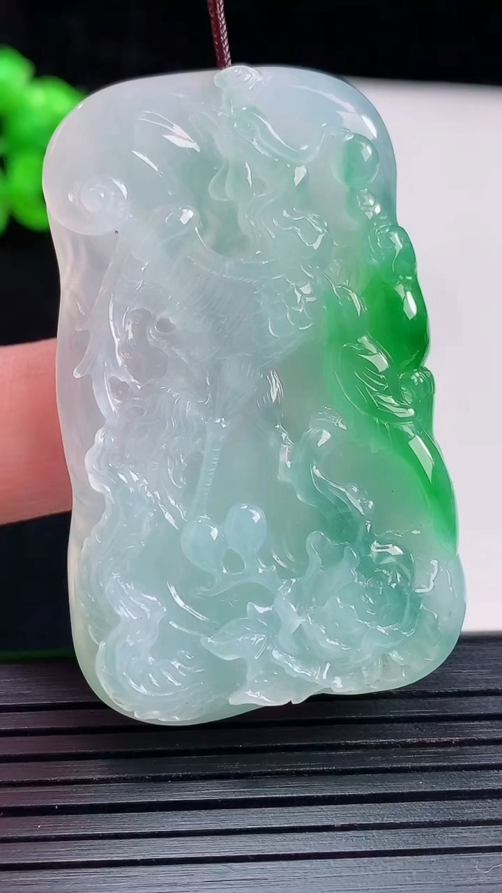天然A货翡翠凤凰吊坠，尺寸52-32-7.2重量:23.25g
5月28日