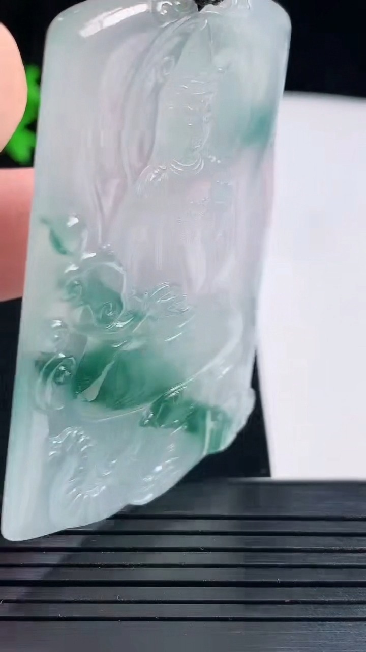 天然A货翡翠花普贤菩萨吊坠，尺寸65-40.5-5重量:35.38g
5月28日