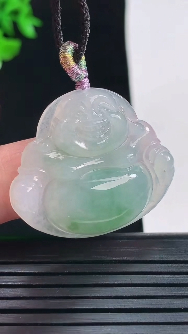 天然A货翡翠佛公吊坠，尺寸28.5-34-5.5重量:7.49g
5月29日