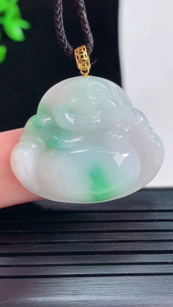 天然A货翡翠佛公吊坠，尺寸24-29.6-5.5重量:6.26g
5月29日