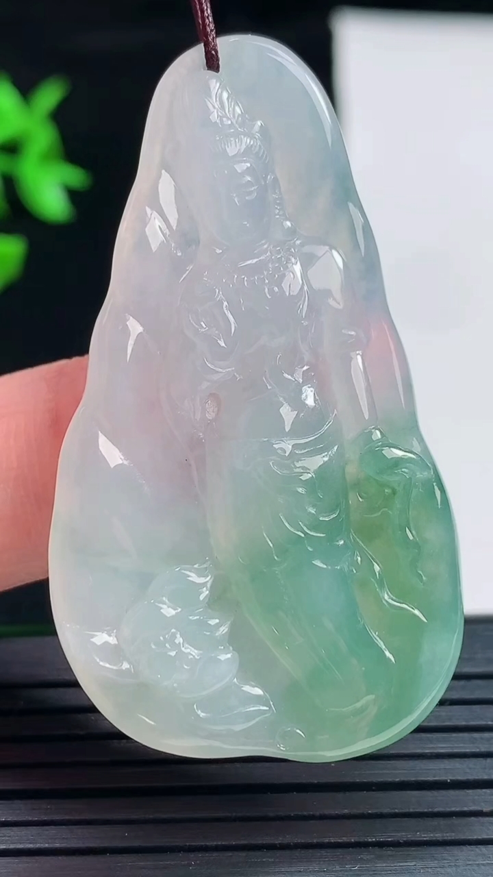 天然A货翡翠观音菩萨吊坠，尺寸49.2-28-5.8重量:12.89g
5月29日