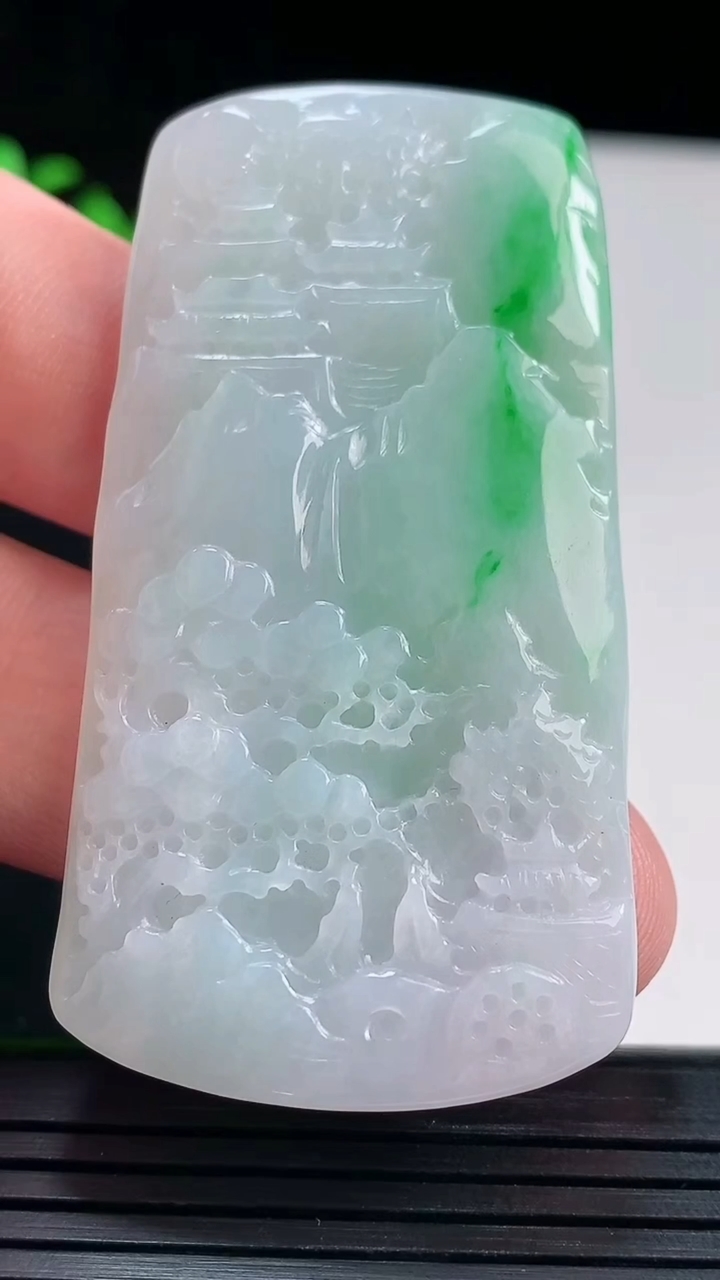 天然A货翡翠山水牌吊坠，尺寸59-32-5.6重量:25.91g
5月29日