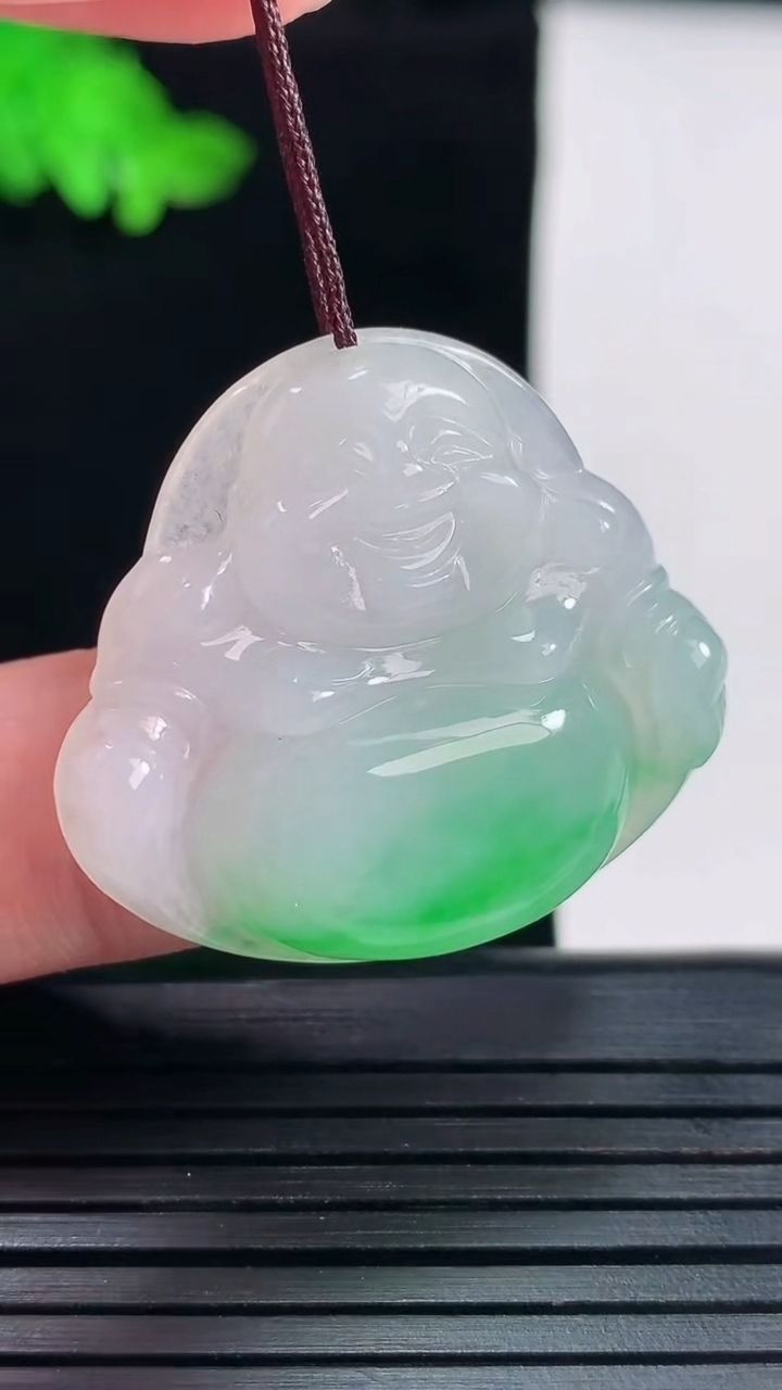 天然A货翡翠佛公吊坠，尺寸28.6-32-6重量:8.78g
5月29日