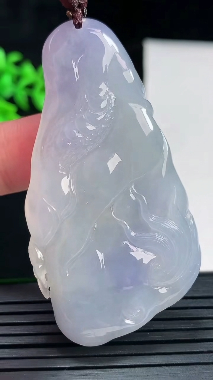 天然A货翡翠种紫罗兰龙牌吊坠，尺寸59-32-12重量:40.00g
5月29日