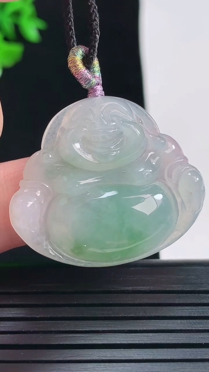 天然A货翡翠佛公吊坠，尺寸28.5-34-5.5重量:7.49g
5月29日