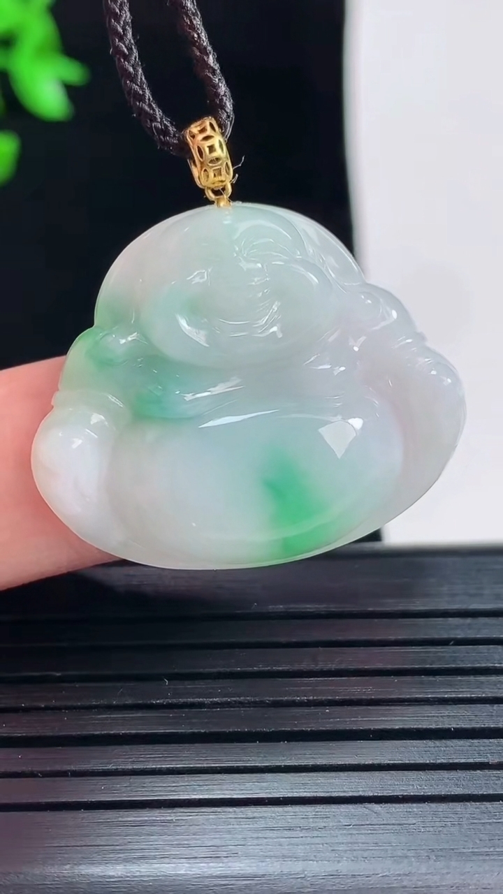 天然A货翡翠佛公吊坠，尺寸24-29.6-5.5重量:6.26g
5月29日