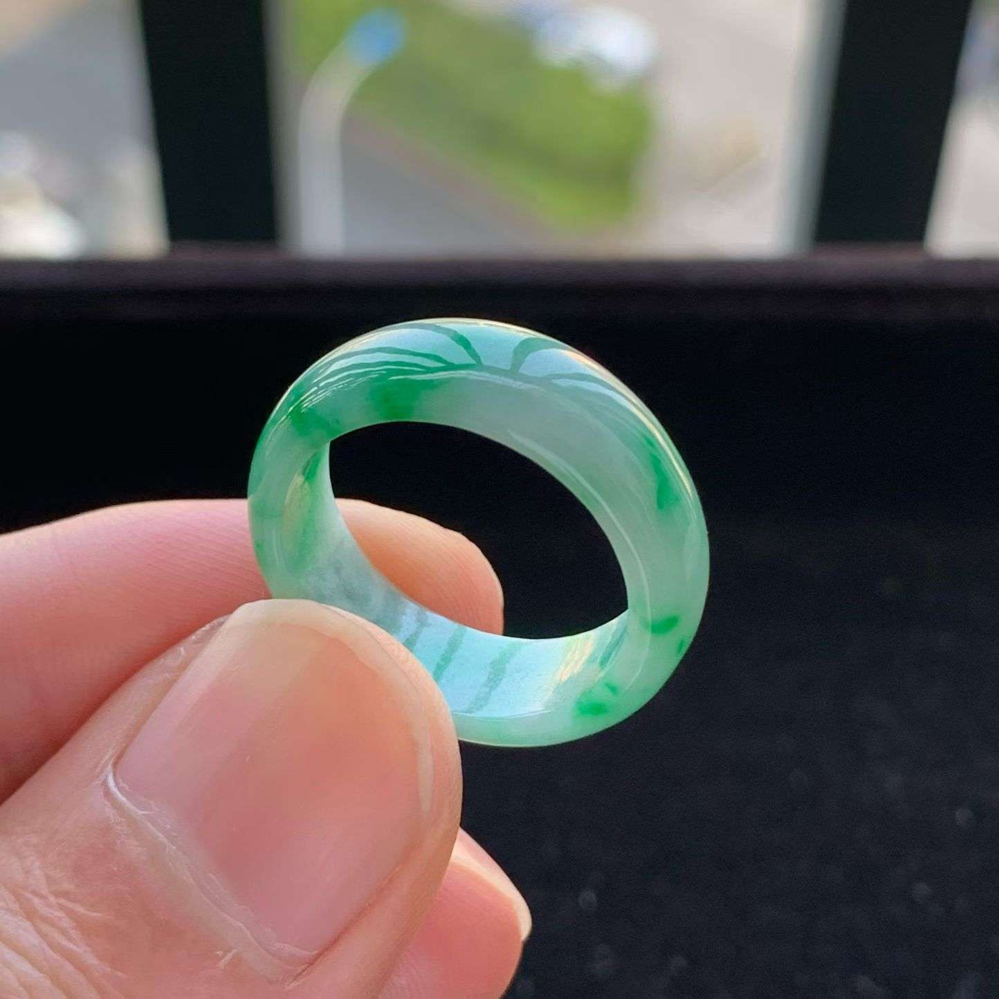 A货天然翡翠冰糯种飘绿戒指17号重量3.92
5月29日