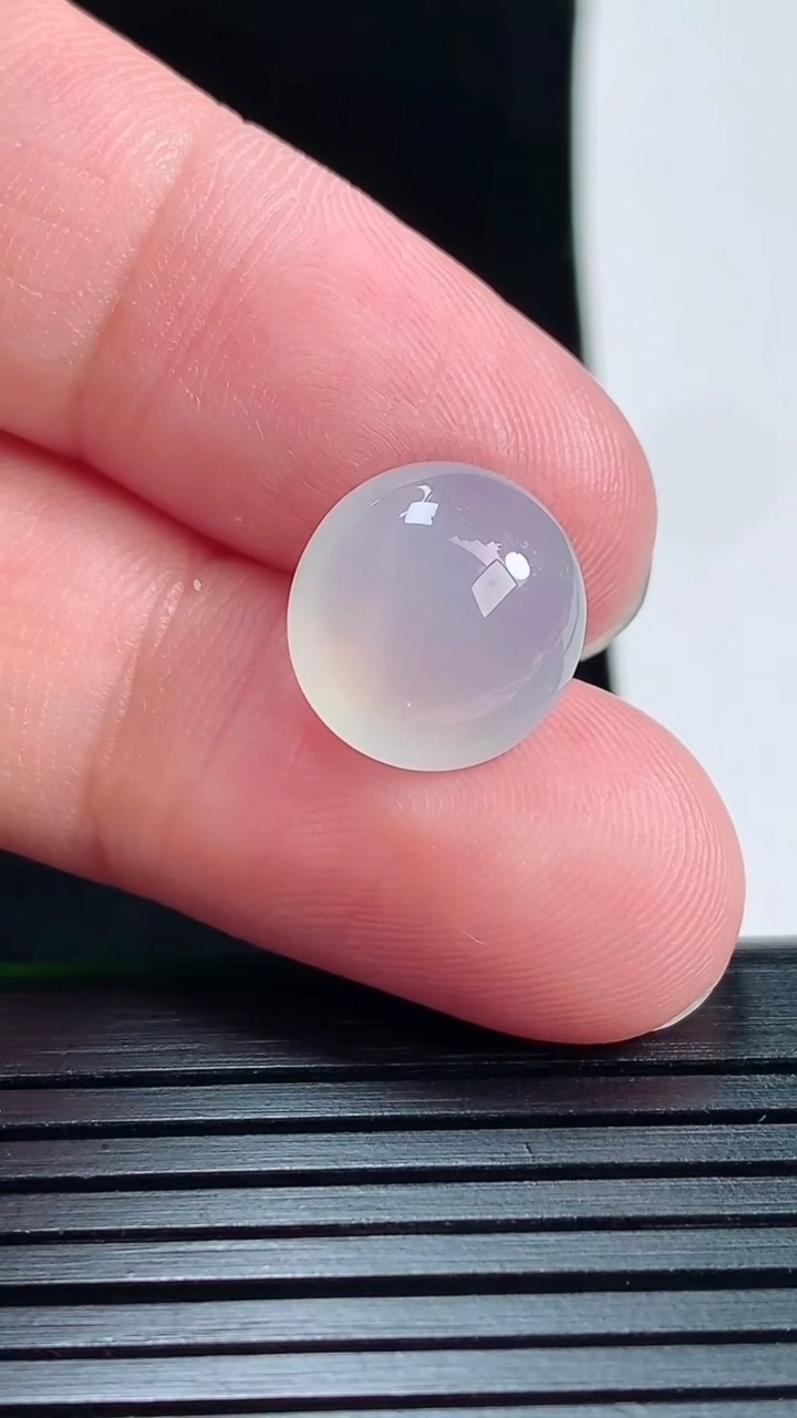 天然A货翡翠蛋面镶嵌件，尺寸13-5.8重量:1.47g
5月29日