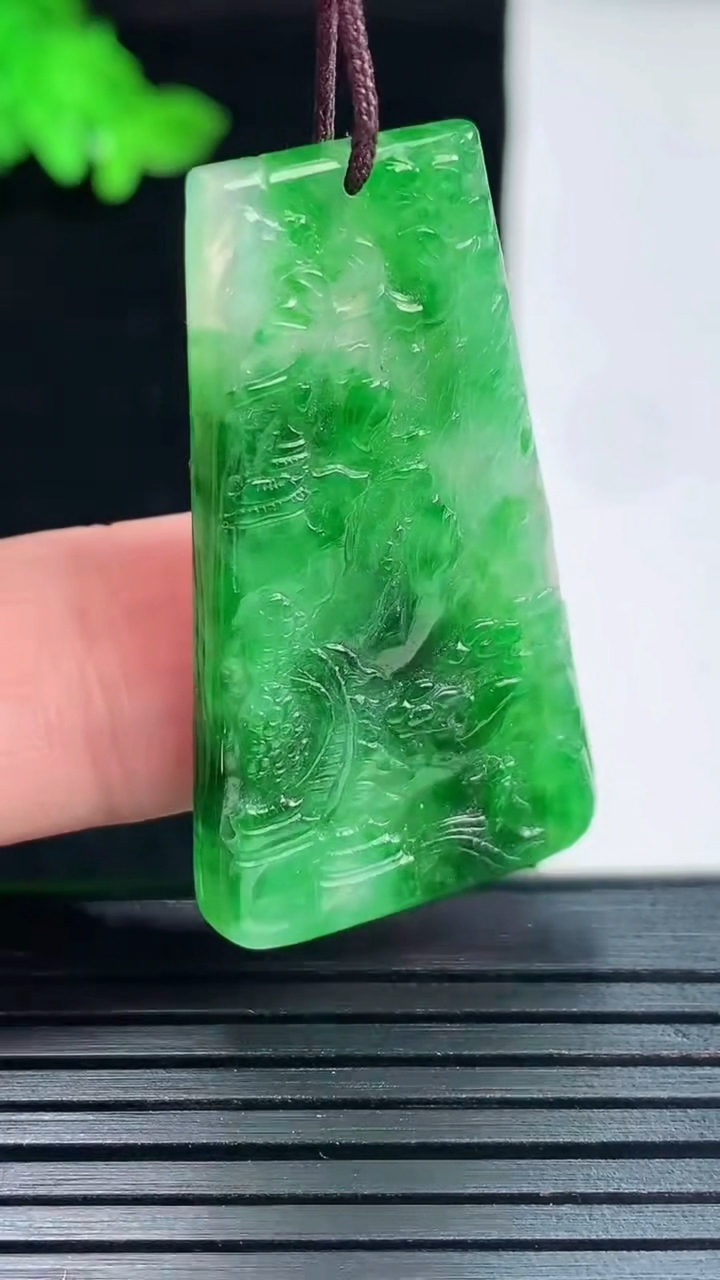 天然A货翡翠山水牌吊坠，尺寸38.6-22-3.6重量:6.99g
5月29日