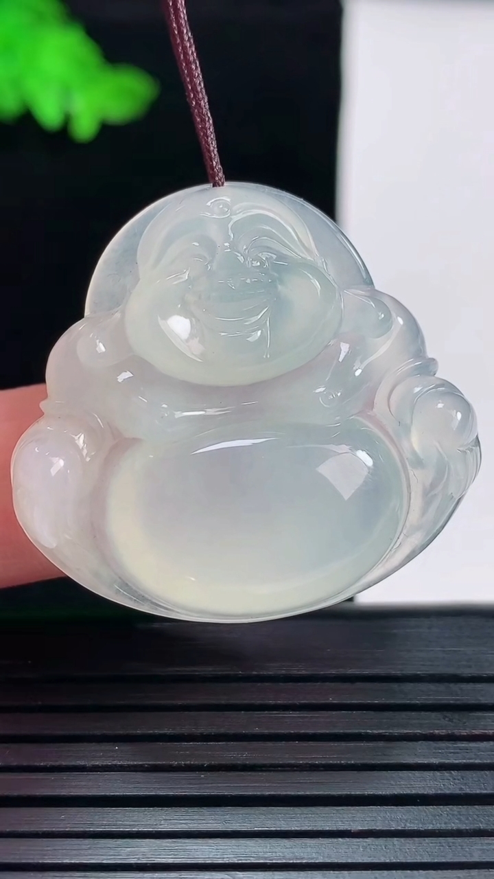 天然A货翡翠佛公吊坠，尺寸31.5-34-6.6重量:10.18g
5月29日