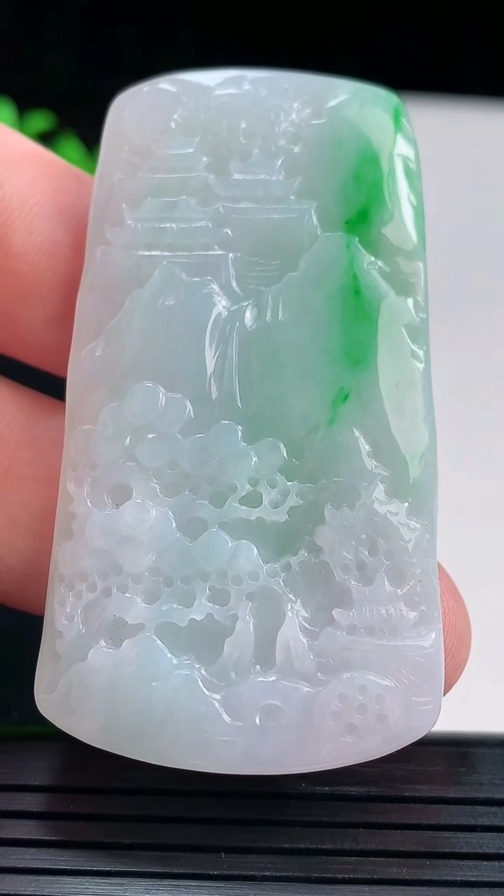 天然A货翡翠山水牌吊坠，尺寸59-32-5.6重量:25.91g
5月29日