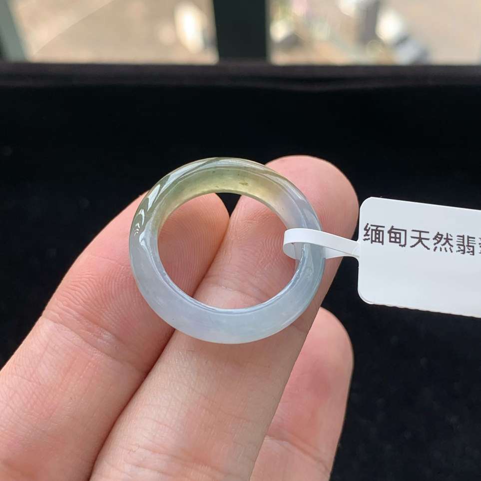 A货天然翡翠冰种紫罗兰黄翡戒指19-20号重量4.31g
5月30日