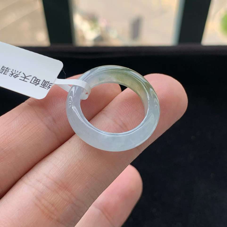 A货天然翡翠冰糯种紫罗兰黄翡秋香戒指18号重量4.44g
5月30日