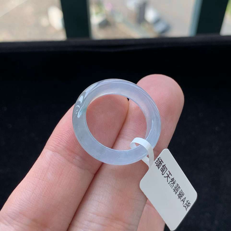 A货天然翡翠冰种紫罗兰飘黄翡戒指19-20号重量4.10g
5月30日