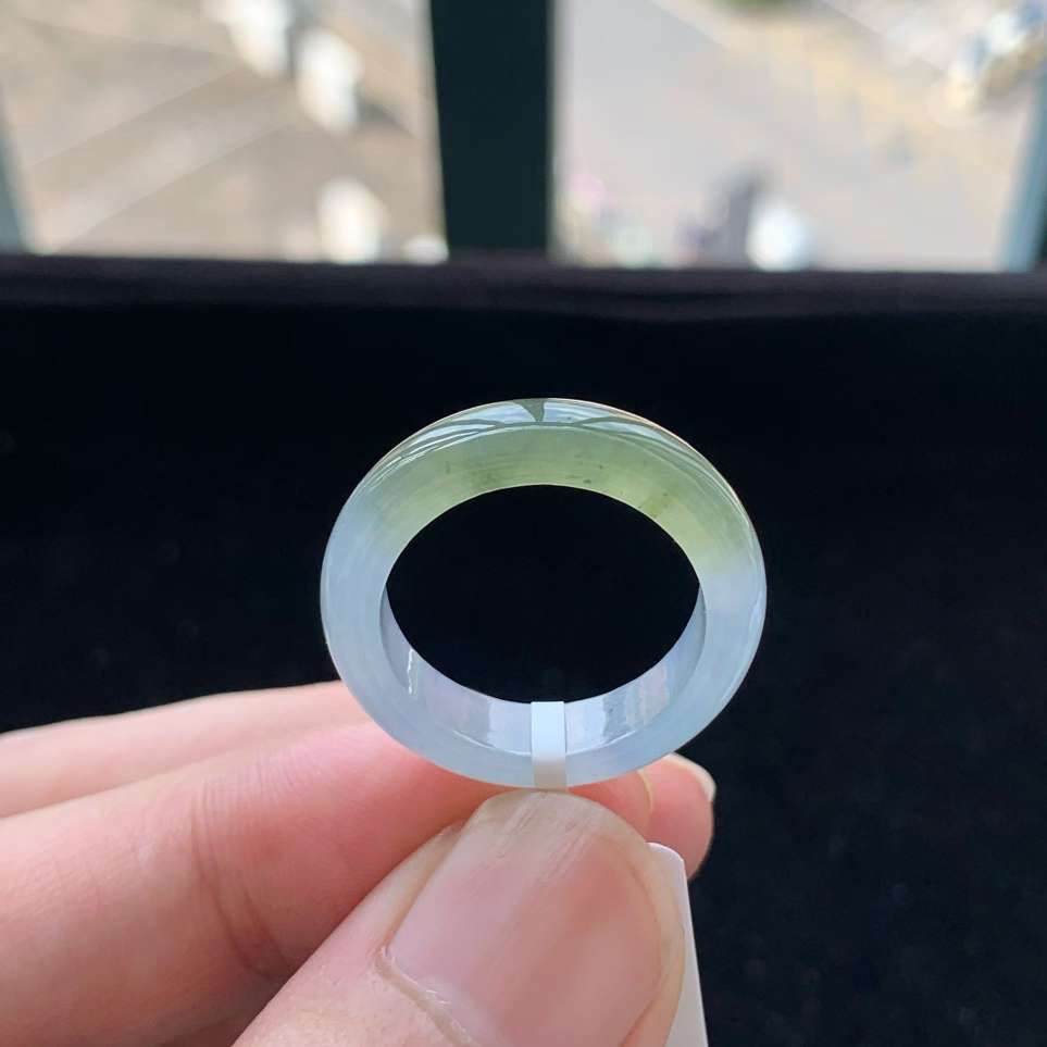 A货天然翡翠冰种紫罗兰黄翡戒指19-20号重量4.31g
5月30日