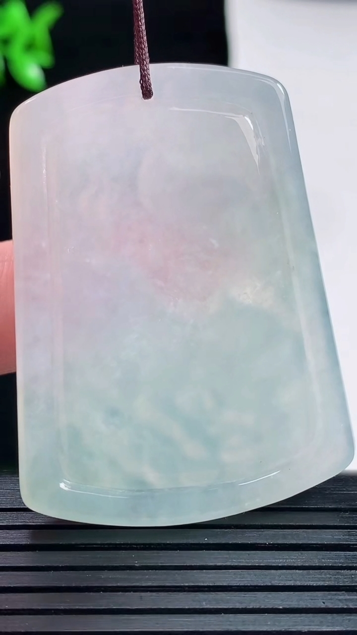 天然A货翡翠生肖猪吊坠，尺寸47-35-5.5重量:17.50g
5月30日