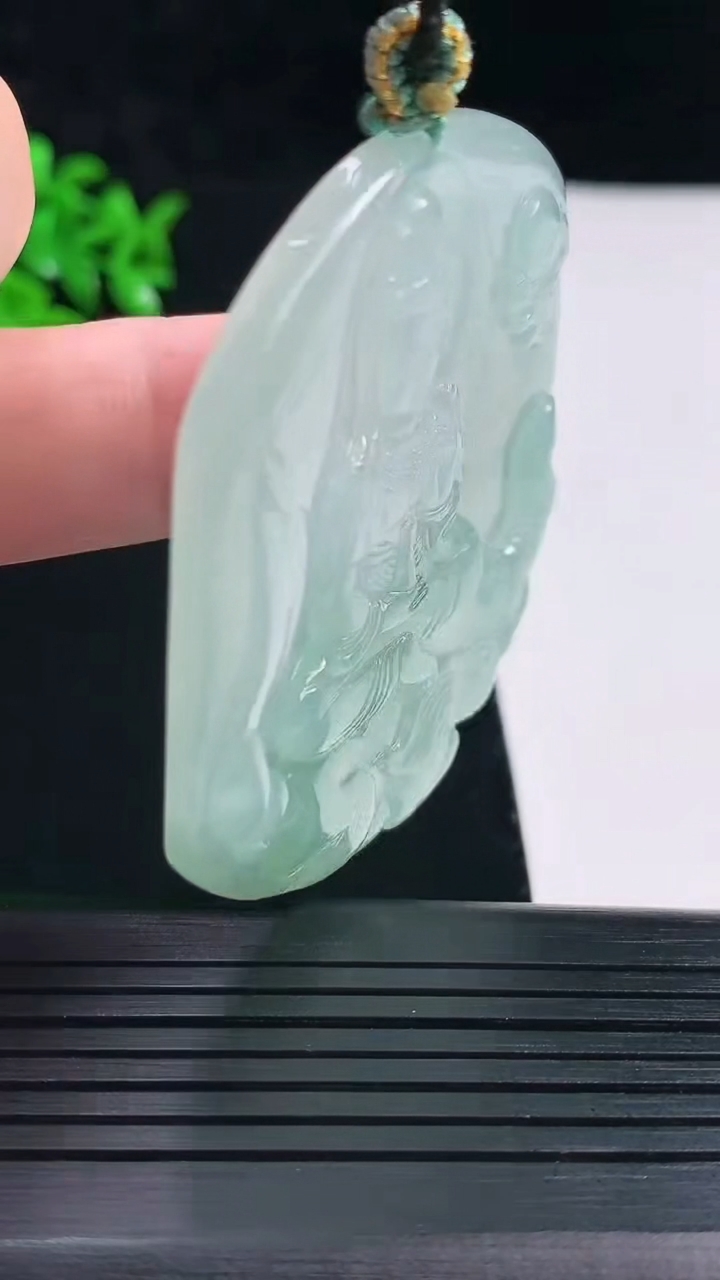 天然A货翡翠普贤菩萨吊坠，尺寸54.6-49-4.8重量:27.67g
5月30日