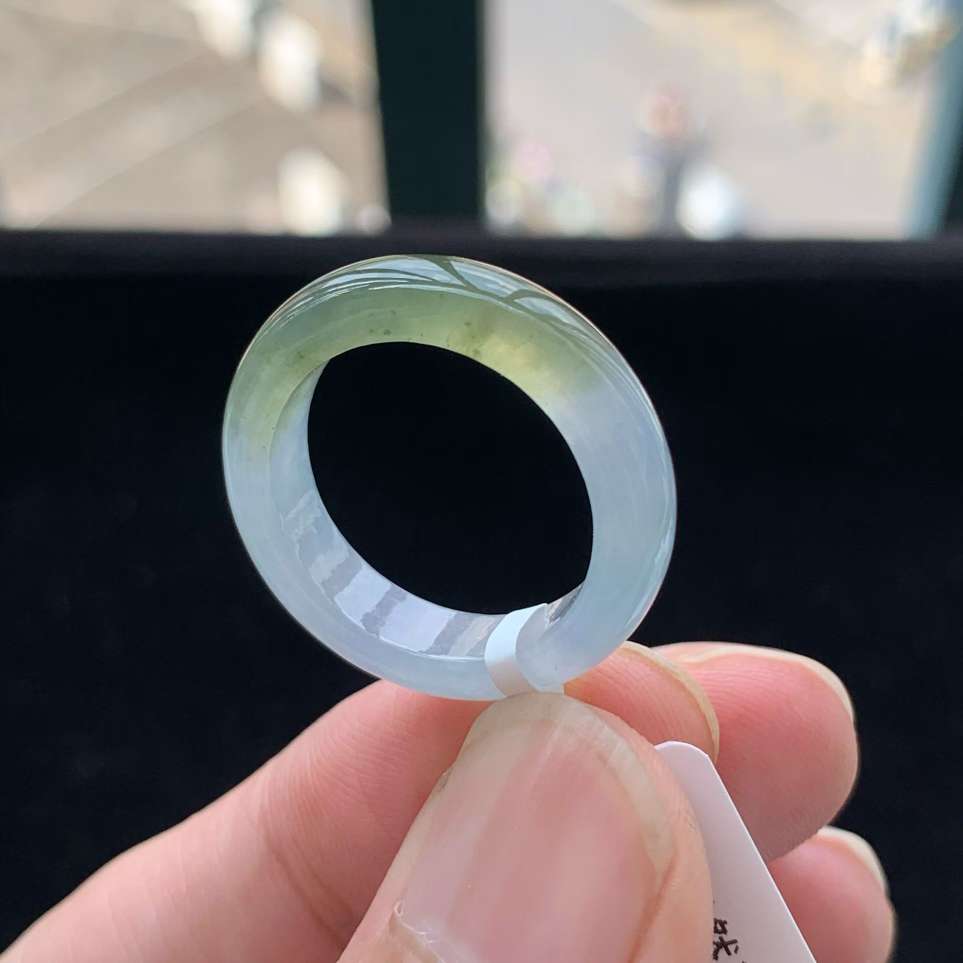 A货天然翡翠冰种紫罗兰黄翡戒指19-20号重量4.31g
5月30日