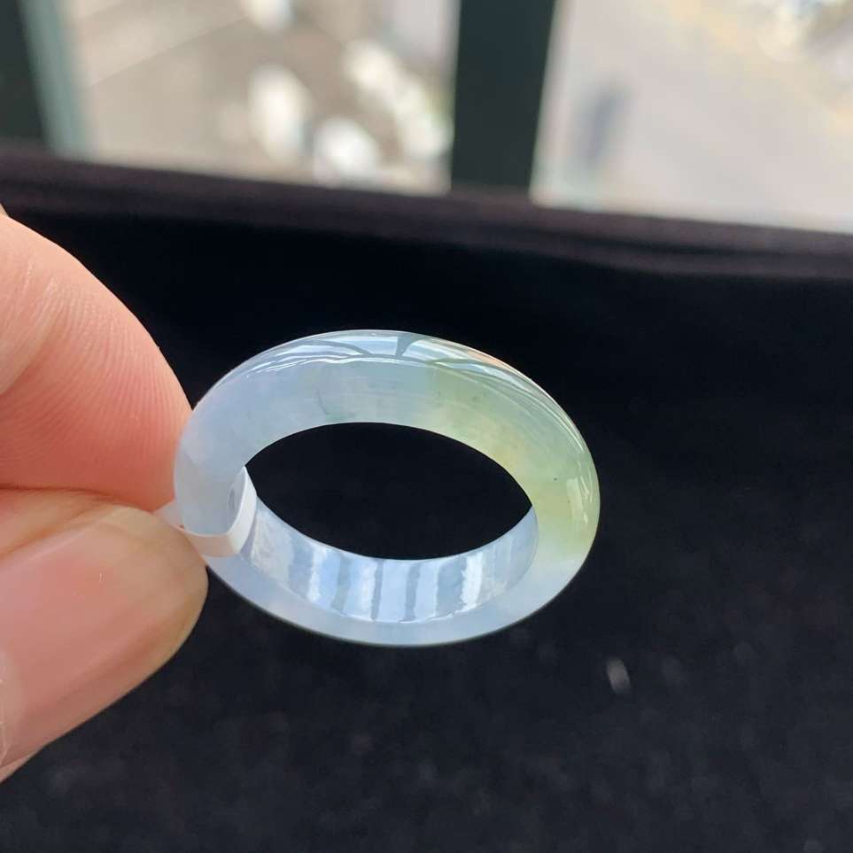 A货天然翡翠冰糯种紫罗兰黄翡戒指19-20号重量4.20g
5月30日