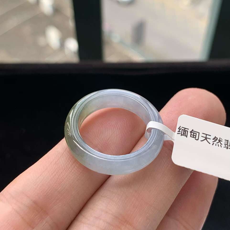 A货天然翡翠冰糯种紫罗兰冰黄戒指19-20号重量4.27g
5月30日