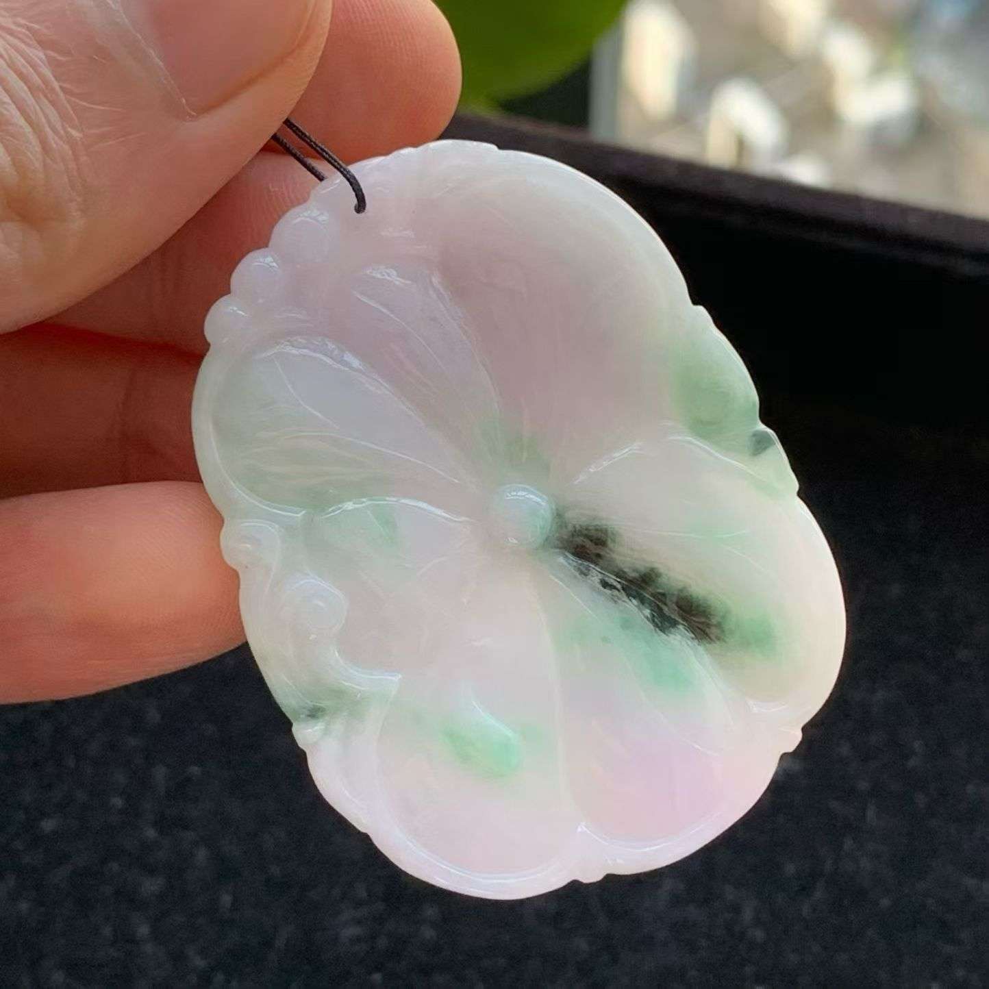 A货天然翡翠冰糯种春彩荷花鱼吊坠重量21.22g
5月30日