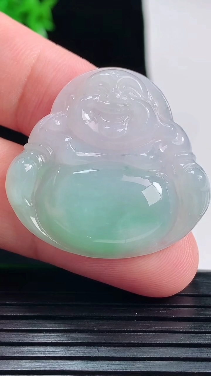 天然A货翡翠佛公吊坠，尺寸32.5-34-5.8重量:9.80g
5月30日