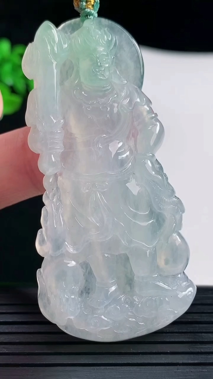 天然A货翡翠不动明王吊坠，尺寸62-32-5.6重量:22.27g
5月30日