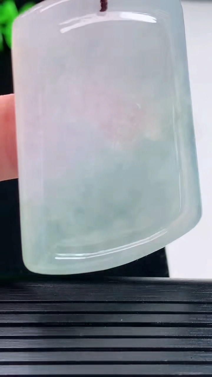 天然A货翡翠生肖猪吊坠，尺寸47-35-5.5重量:17.50g
5月30日