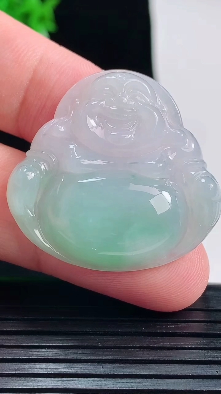 天然A货翡翠佛公吊坠，尺寸32.5-34-5.8重量:9.80g
5月30日