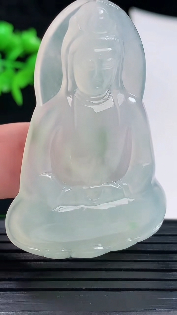 天然A货翡翠素衣观音吊坠，尺寸53-34.6-5重量:16.57g
5月31日