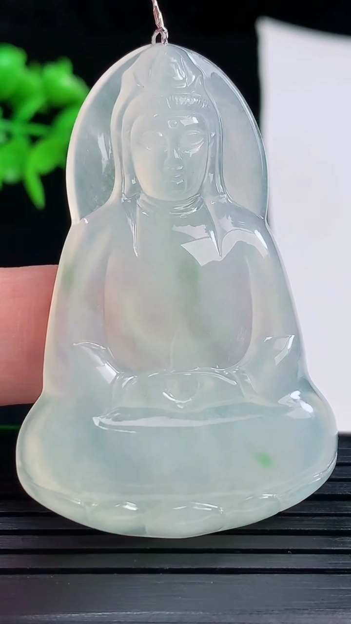 天然A货翡翠素衣观音吊坠，尺寸53-34.6-5重量:16.57g
5月31日