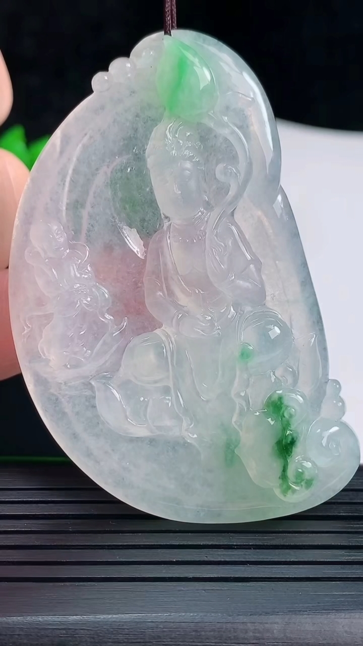 天然A货翡翠大势至菩萨吊坠，尺寸66-40.6-7重量:32.02g
5月31日