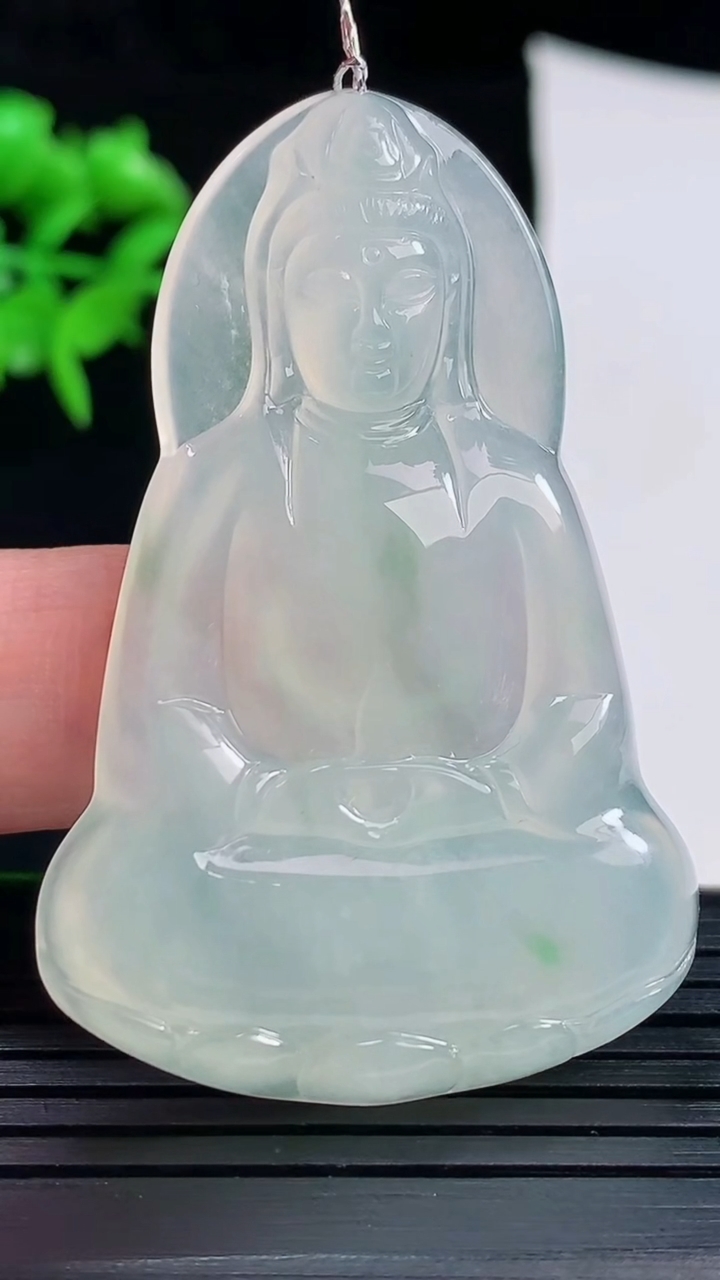 天然A货翡翠素衣观音吊坠，尺寸53-34.6-5重量:16.57g
5月31日