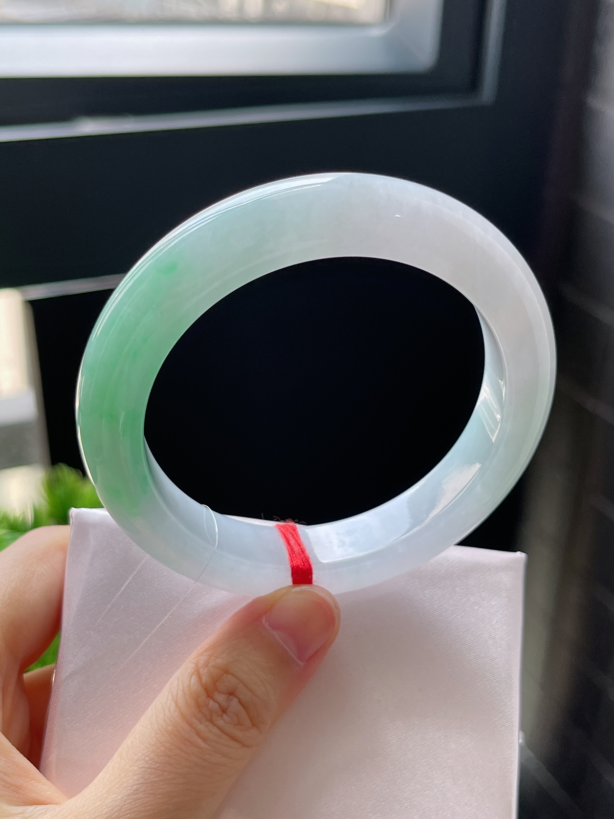 正圈56.9圈口，翡翠冰糯种绿色手镯