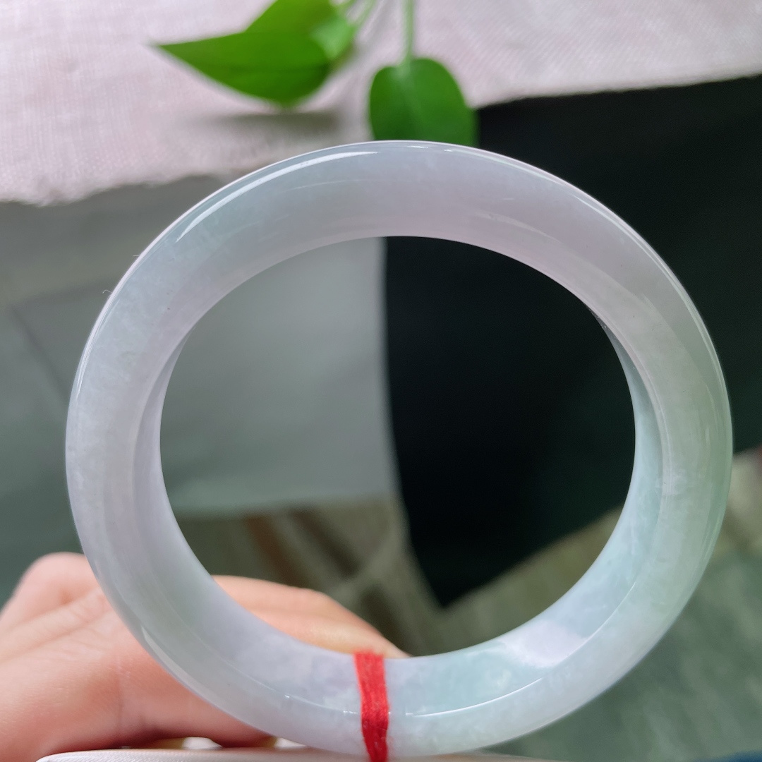 56.8/12.3/8.4，淡紫淡绿正圈，质地温润细腻，素雅不张扬，优雅有韵味，无裂，ss56213a