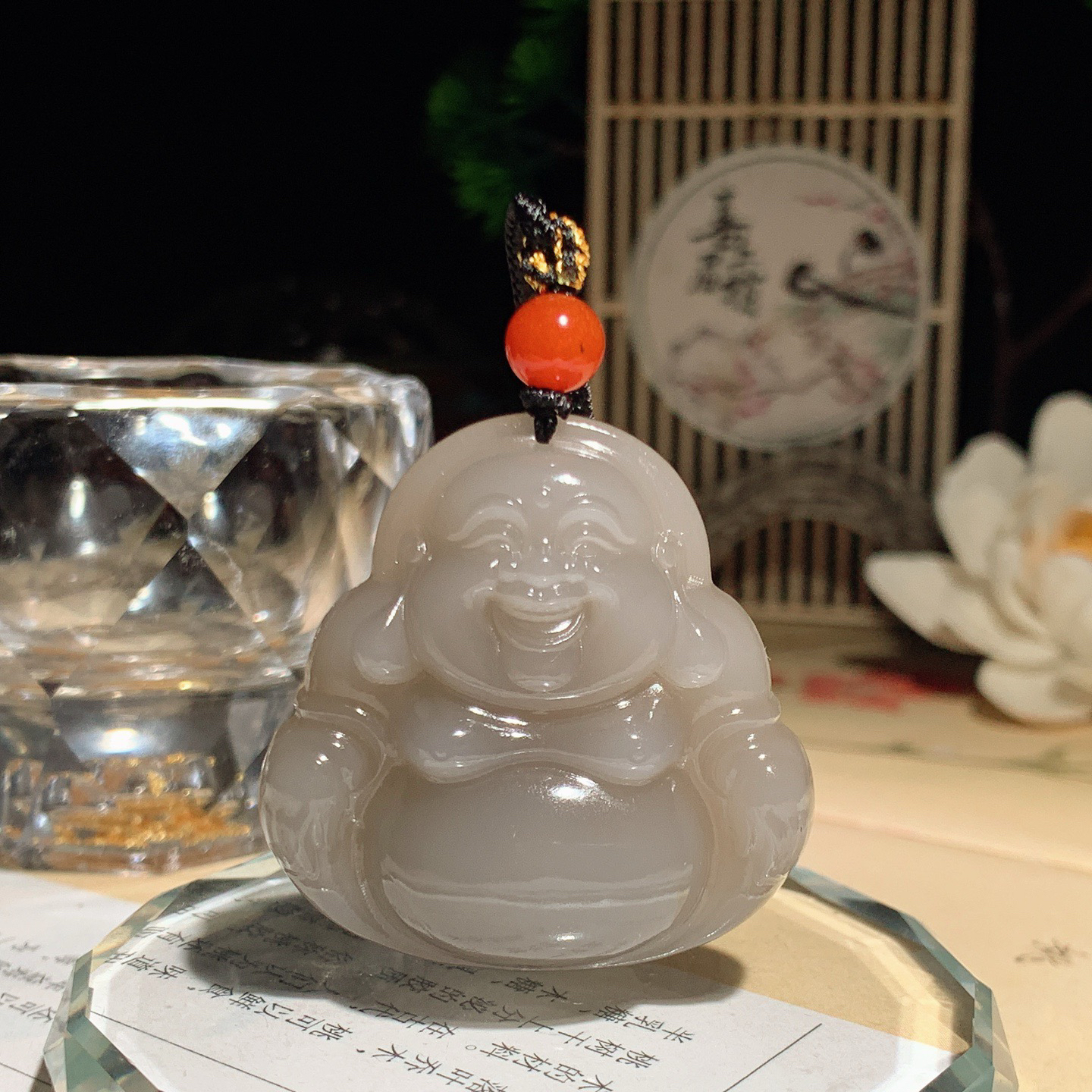 和田玉青海烟紫佛引福来挂件。尺寸40/39/10重24.5克，玉质细腻油润 脂粉好，品质好！lt26