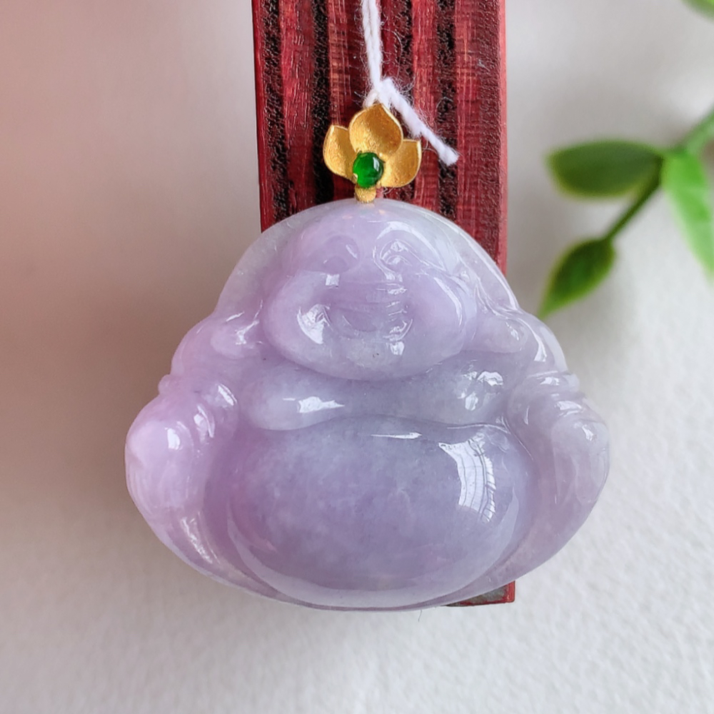 18k金扣冰润紫罗兰佛公挂件 玉质细腻  精雕弥勒佛，笑佛福耳垂肩，面相喜庆，开怀大笑，憨态可掬。惟妙惟肖，寓意福禄双全，吉祥美满，笑口常开 W415.27 尺寸：22.5-26.5-5.8mm