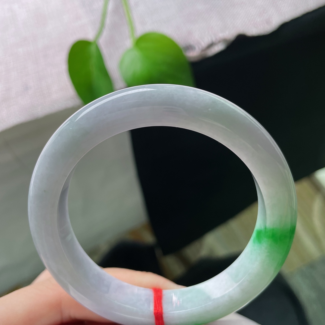 57.3/12/9.7，飘阳绿正圈，色辣，贵气，优雅，甜美，一点皮纹，雍容华贵，耐看，ss50540a