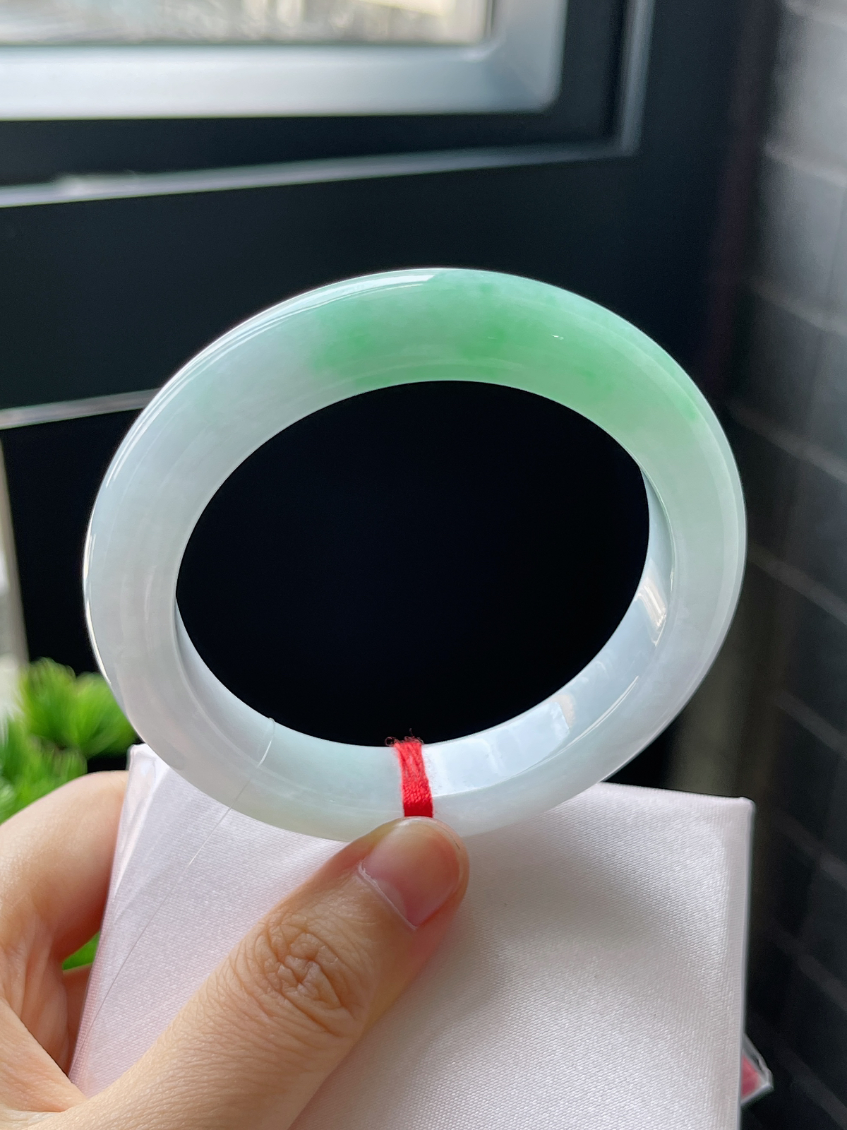 正圈56.9圈口，翡翠冰糯种绿色手镯