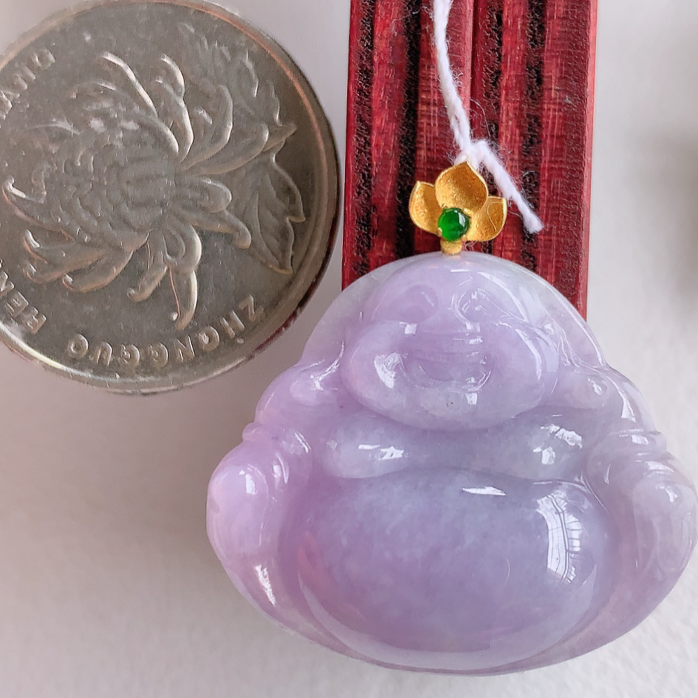 18k金扣冰润紫罗兰佛公挂件 玉质细腻  精雕弥勒佛，笑佛福耳垂肩，面相喜庆，开怀大笑，憨态可掬。惟妙惟肖，寓意福禄双全，吉祥美满，笑口常开 W415.27 尺寸：22.5-26.5-5.8mm