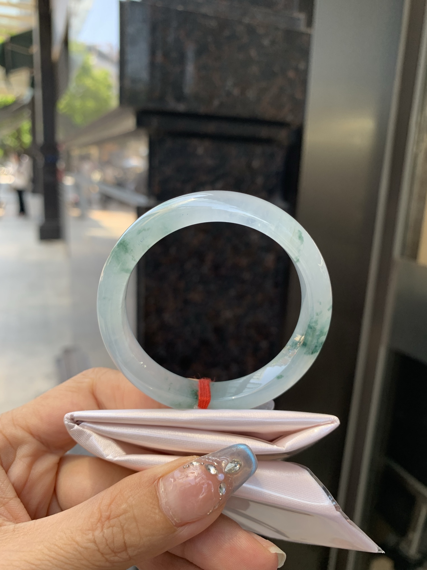 冰飘花正圈，50.2/7/10.2，0430-N592，打灯棉线，底妆冰透起光，蓝花灵动飘逸，勾勒出一幅唯美诗意的山水意境画，古典优雅又秀气