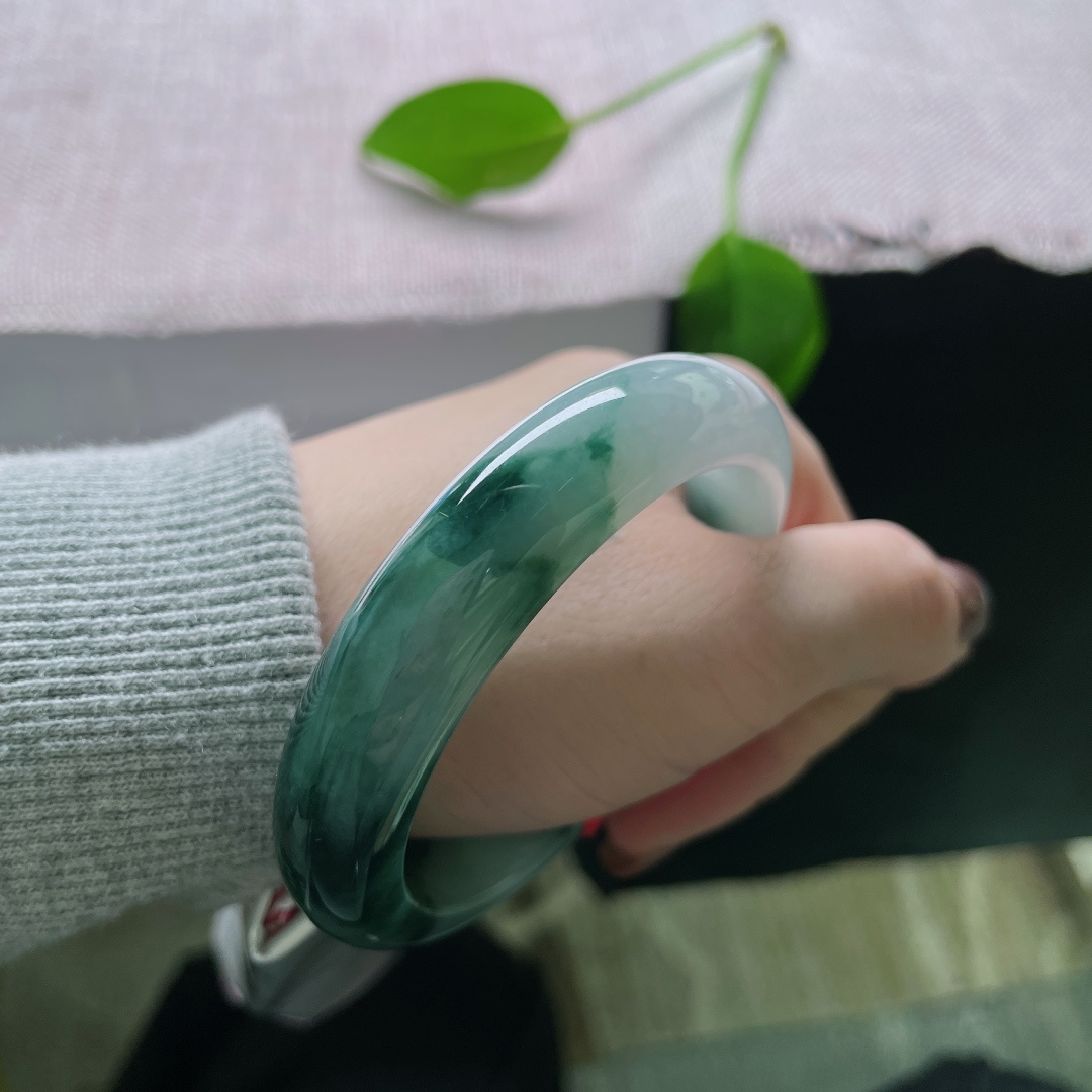 54.5/12.6/8.2，飘花正圈，油青，种老水足，抬手皆是悠然境，何须踏遍万重山。无裂，ss50243a