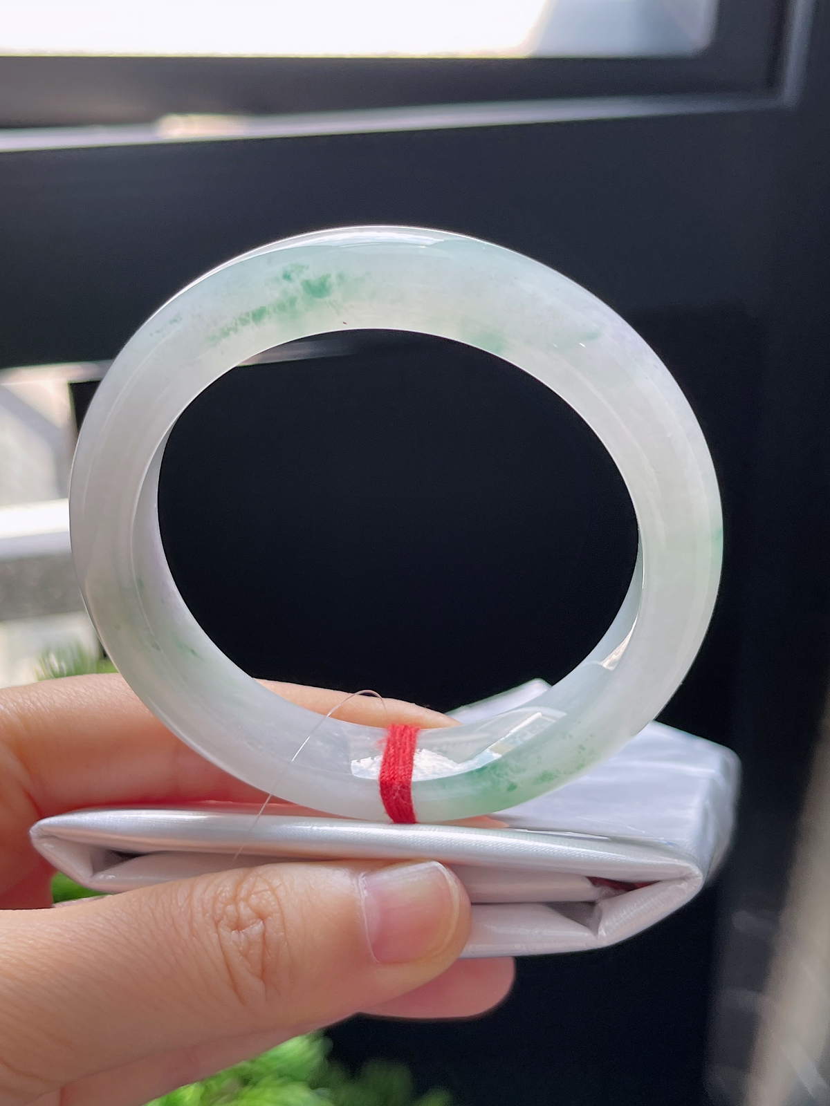 正圈54.6圈口，翡翠冰糯种飘绿手镯