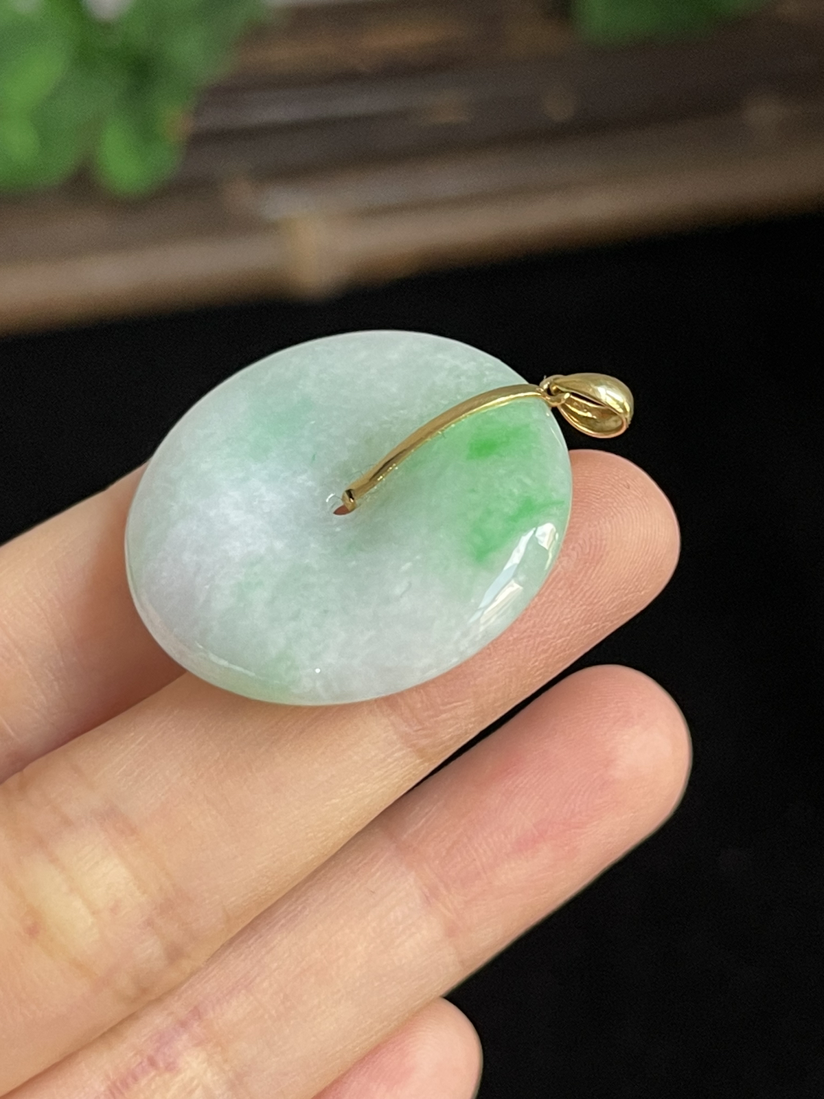 翡翠糯化种飘绿花平安扣，印记：G18K