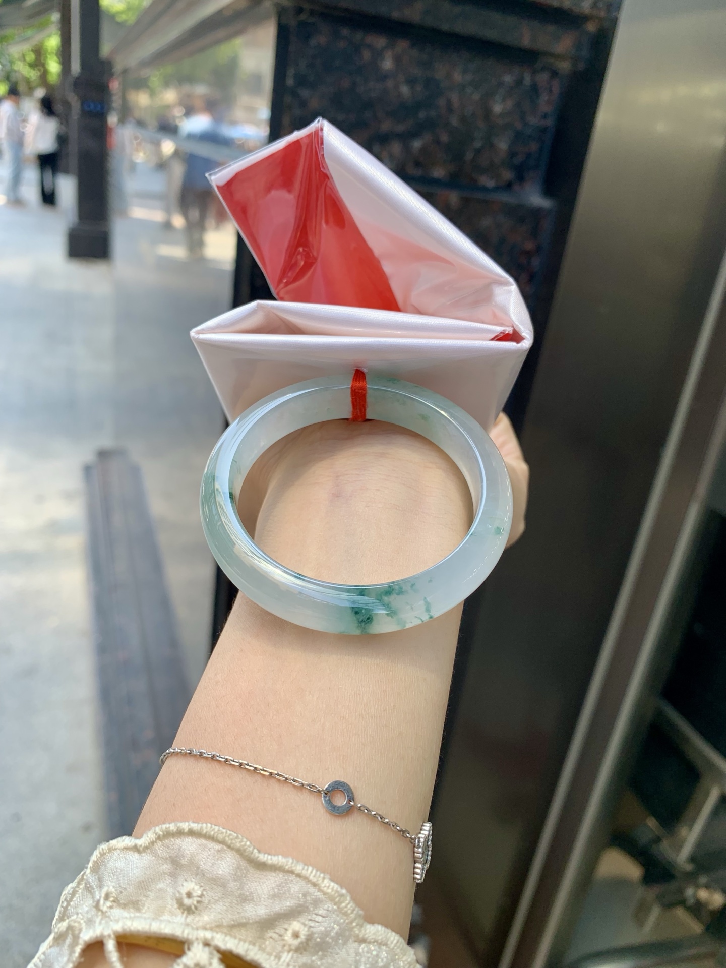 冰飘花正圈，50.2/7/10.2，0430-N592，打灯棉线，底妆冰透起光，蓝花灵动飘逸，勾勒出一幅唯美诗意的山水意境画，古典优雅又秀气