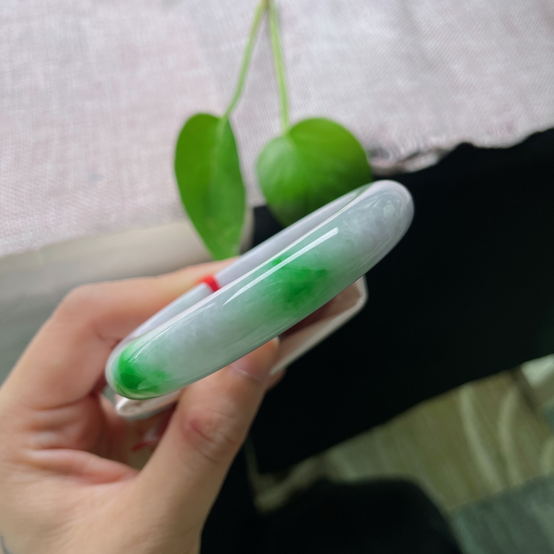 57.3/12/9.7，飘阳绿正圈，色辣，贵气，优雅，甜美，一点皮纹，雍容华贵，耐看，ss50540a